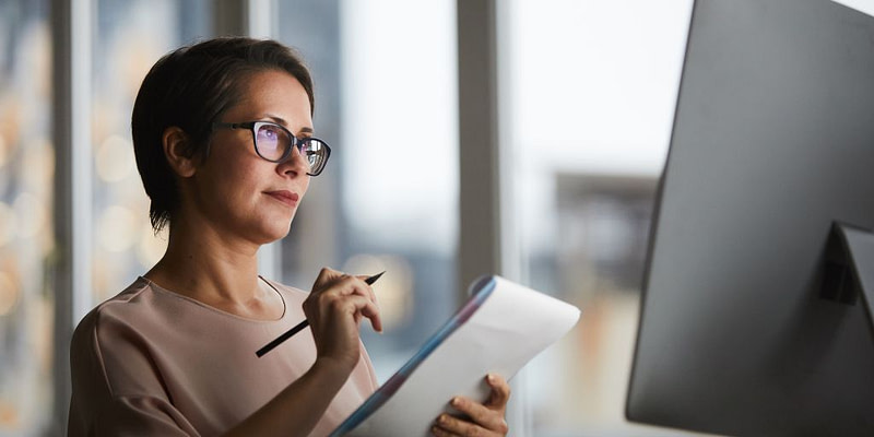 Business owner using AI in HR to streamline his human resources operations.