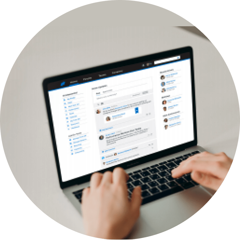 A man writting in a laptop