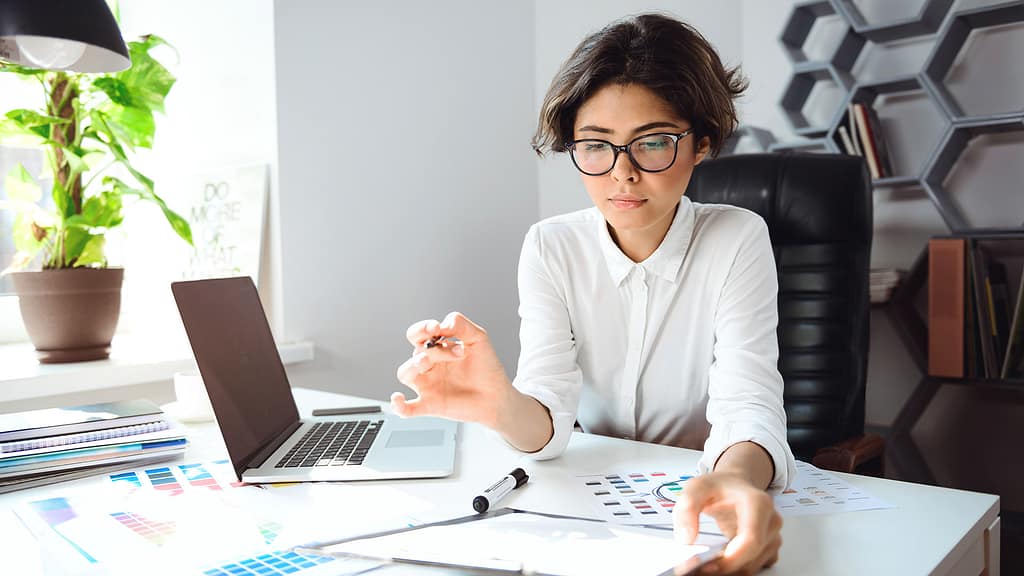 pros-of-outsourcing-payroll Learn All the Pros of Outsourcing Payroll