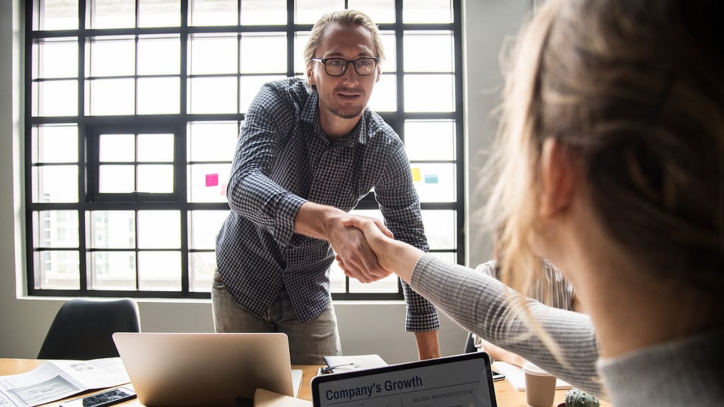 eor-simplify-global-payroll Discover Why Partnering with an EOR Can Simplify Your Global Payroll